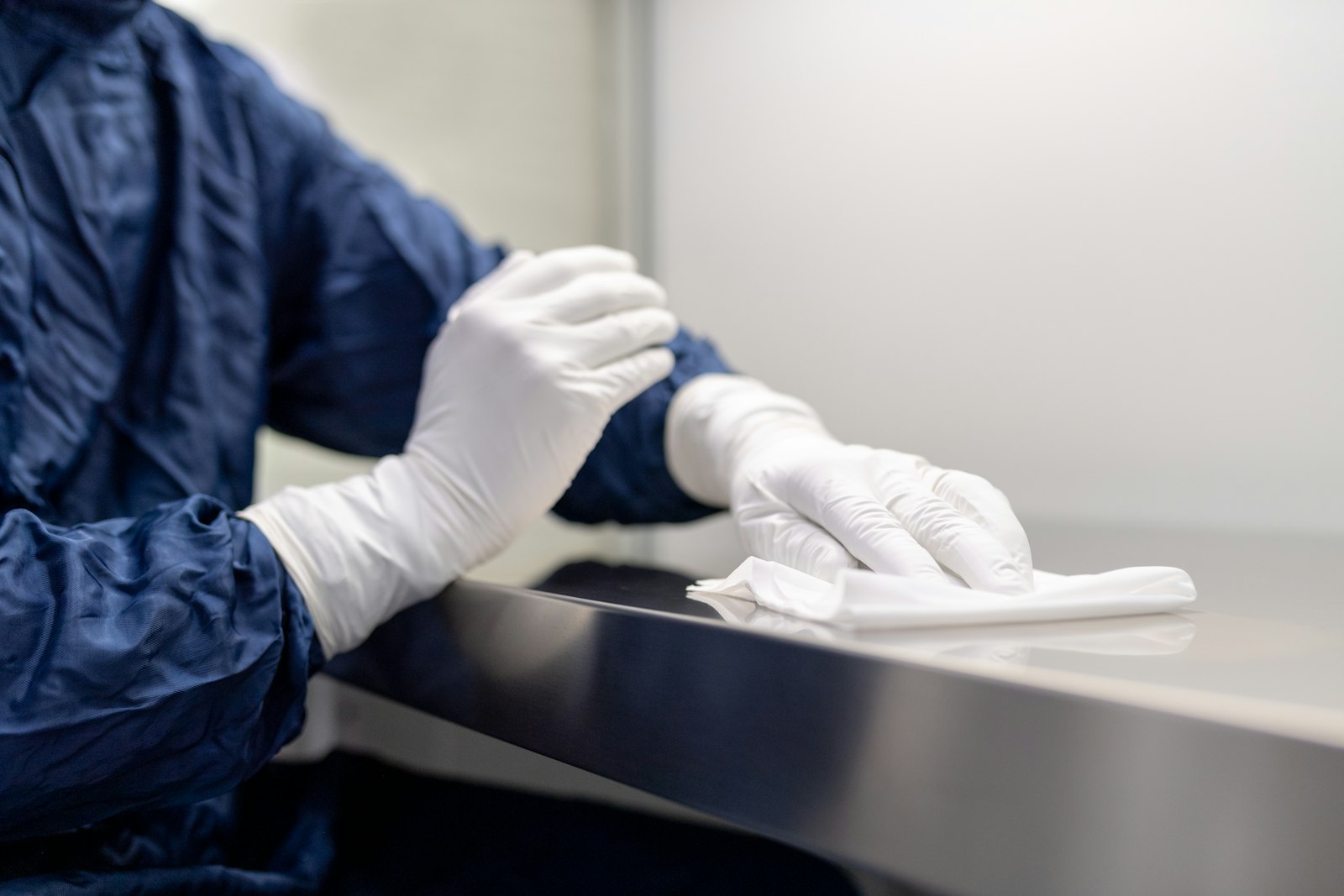 VHP or dry fogging? Choosing a bio-decontamination method for a cleanroom